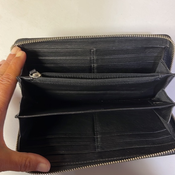 Authentic Coach Leather Wallet - Picture 4 of 5